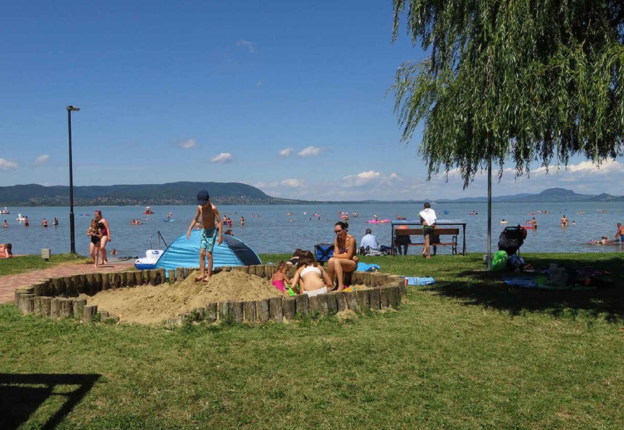 Holiday Homes In Balatonmariafuerdo 48114 Exterior photo